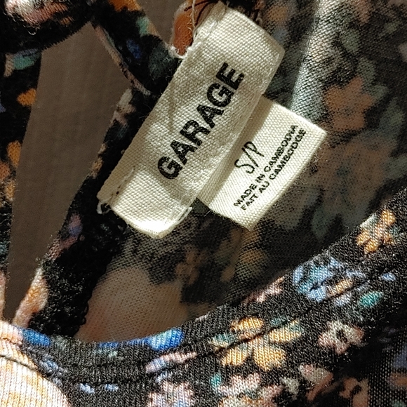 Garage floral tank - Picture 3 of 3